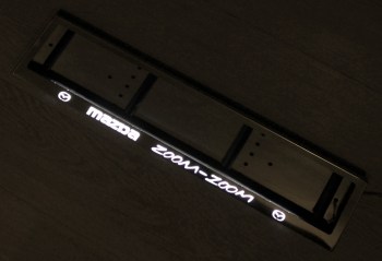 Светящаяся рамка номера Mazda Zoom-Zoom из нержавеющей стали со светящейся надписью